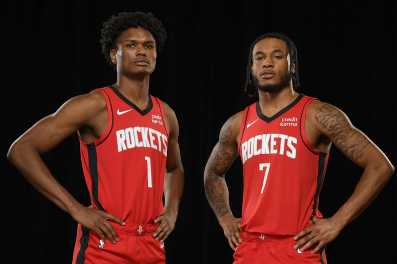 詹姆斯：我还没到百分百状态，但今晚状态比打猛龙好多了（詹姆斯：状态未达百分百，今晚明显好于对猛龙一战）