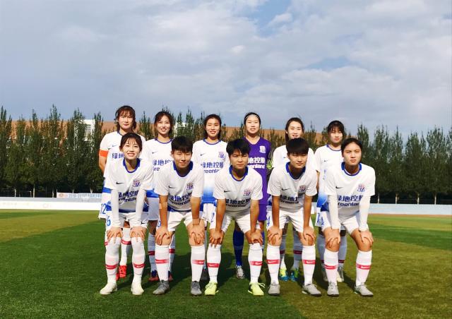 斯卢茨基：这是于汉超生涯最后一场比赛，明年加入申花教练组（斯卢茨基：于汉超完成生涯谢幕战，明年将进入申花教练组）