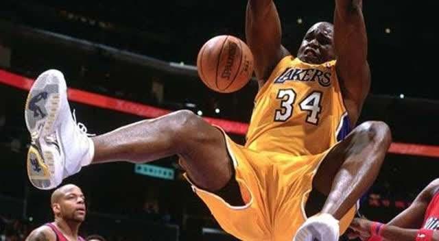 切尔西客场1-3不敌利兹联，终结7场不败，排名跌至第四，利兹联成功跳出降级区。（客场1-3不敌利兹，切尔西七场不败告终跌至第4，利兹脱离降级区）