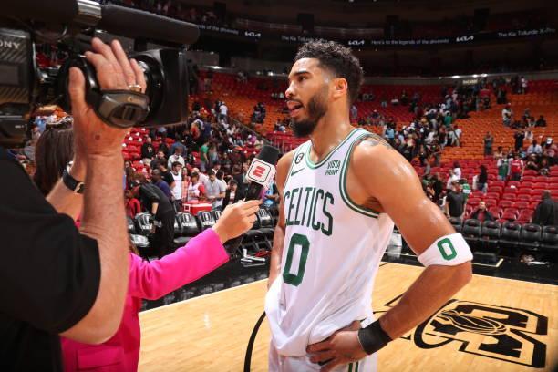 广岛前锋：在艰难的情况下能拿下一场平局很欣慰，感谢远征军（广岛前锋：逆境中逼平令人欣慰，感谢远征军的支持）