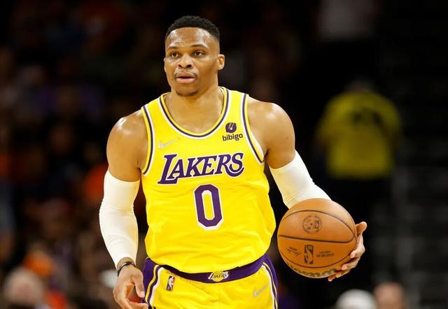 NBA战报：里夫斯44分11助，八村塁绝杀，湖人123-120猛龙（里夫斯轰44分11助攻，八村塁压哨绝杀，湖人123-120险胜猛龙）