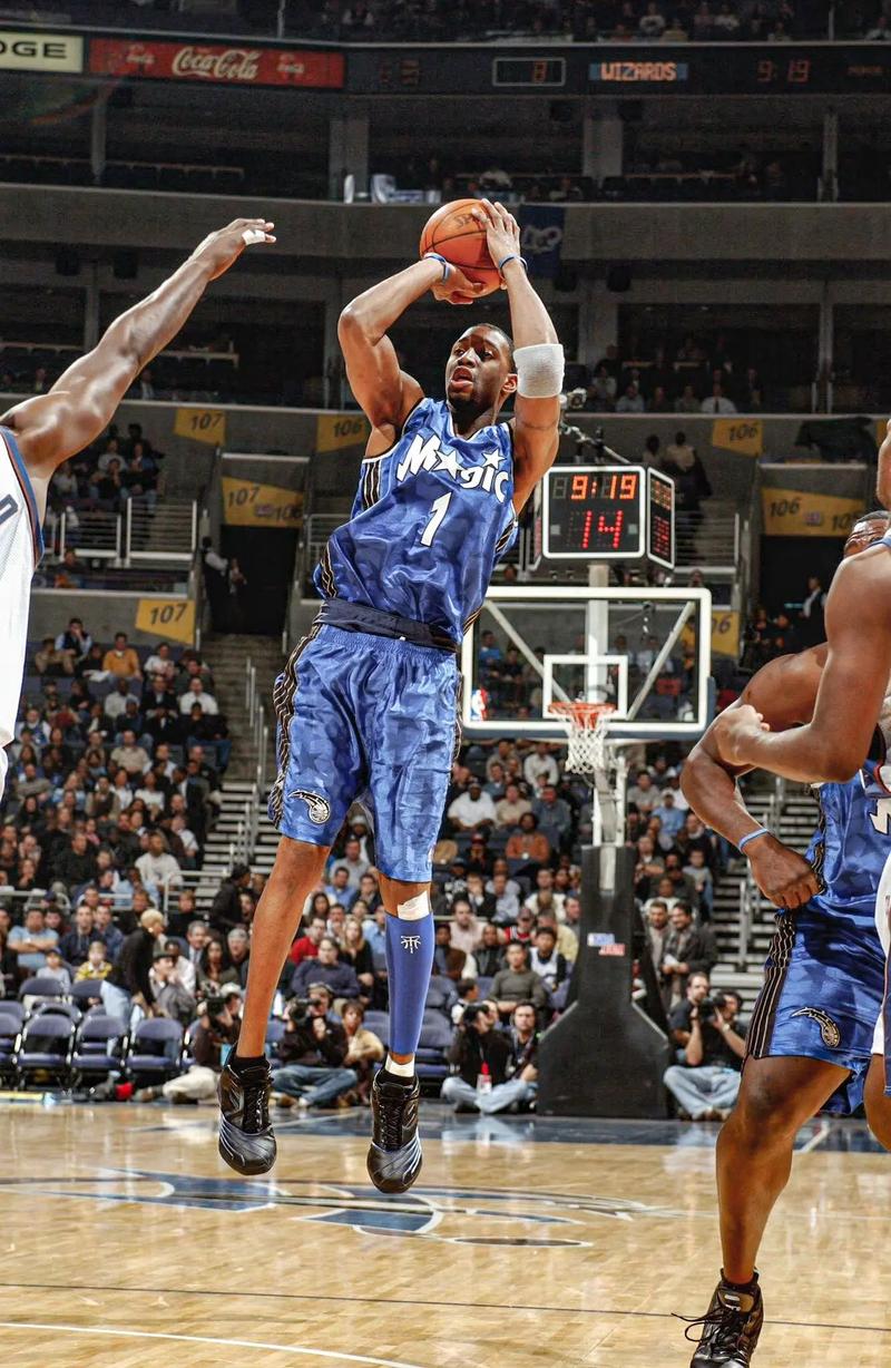 英超前瞻：西汉姆状态回勇盼继续抢分，利物浦欲止连败颓势（英超前瞻：西汉姆回暖力争再取积分，利物浦力求止住连败）