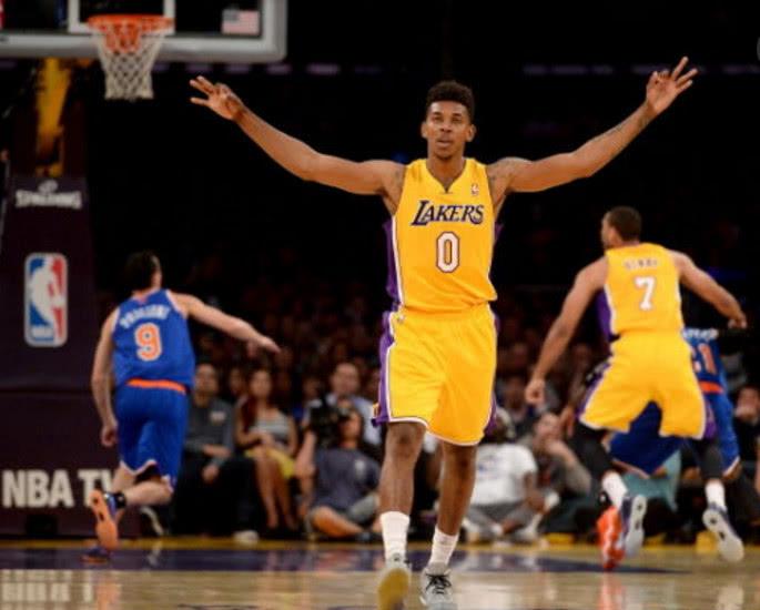 美记：快船与弗兰克谈续约还为时过早，但快船暂不会重大调整（美媒：快船与弗兰克续约时机未到，球队短期内无意大改动）