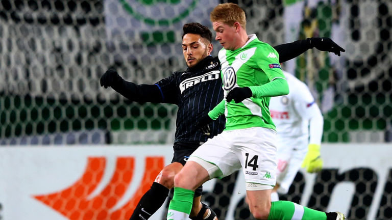 ATP以辛卡强强对话结束2025赛季，辛纳一战追平六位网坛传奇纪录（ATP 2025赛季收官上演辛卡巅峰对决，辛纳一战追平六位网坛传奇纪录）