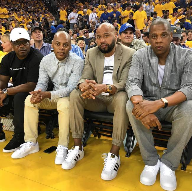 海登海姆2-1逆转弗赖堡，席默尔、迈因卡破门（海登海姆2比1逆转弗赖堡：席默尔、迈因卡相继建功）